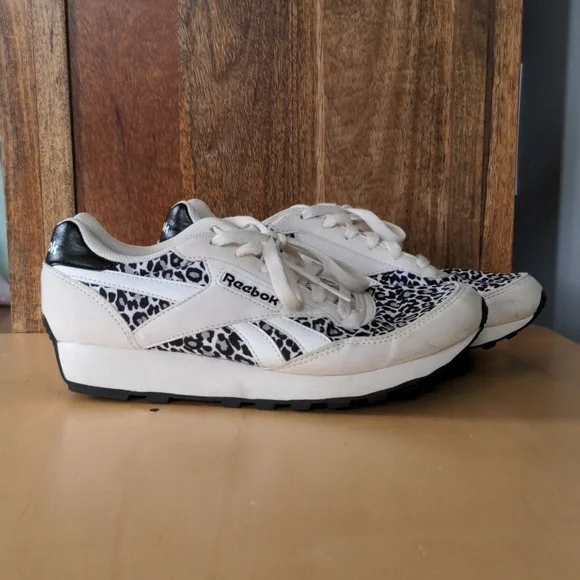 Reebok 7.5 shoe - Picture 3 of 8